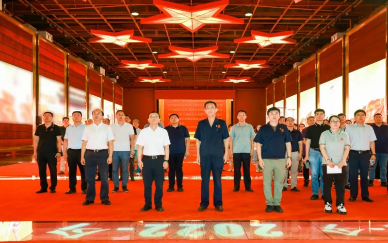 天津中德應用技術大學黨委副書記、校長王海龍一行到榮程集團參觀交流